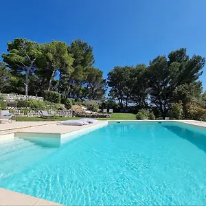 https://cosy-en-provence.fr-provencehotel.com